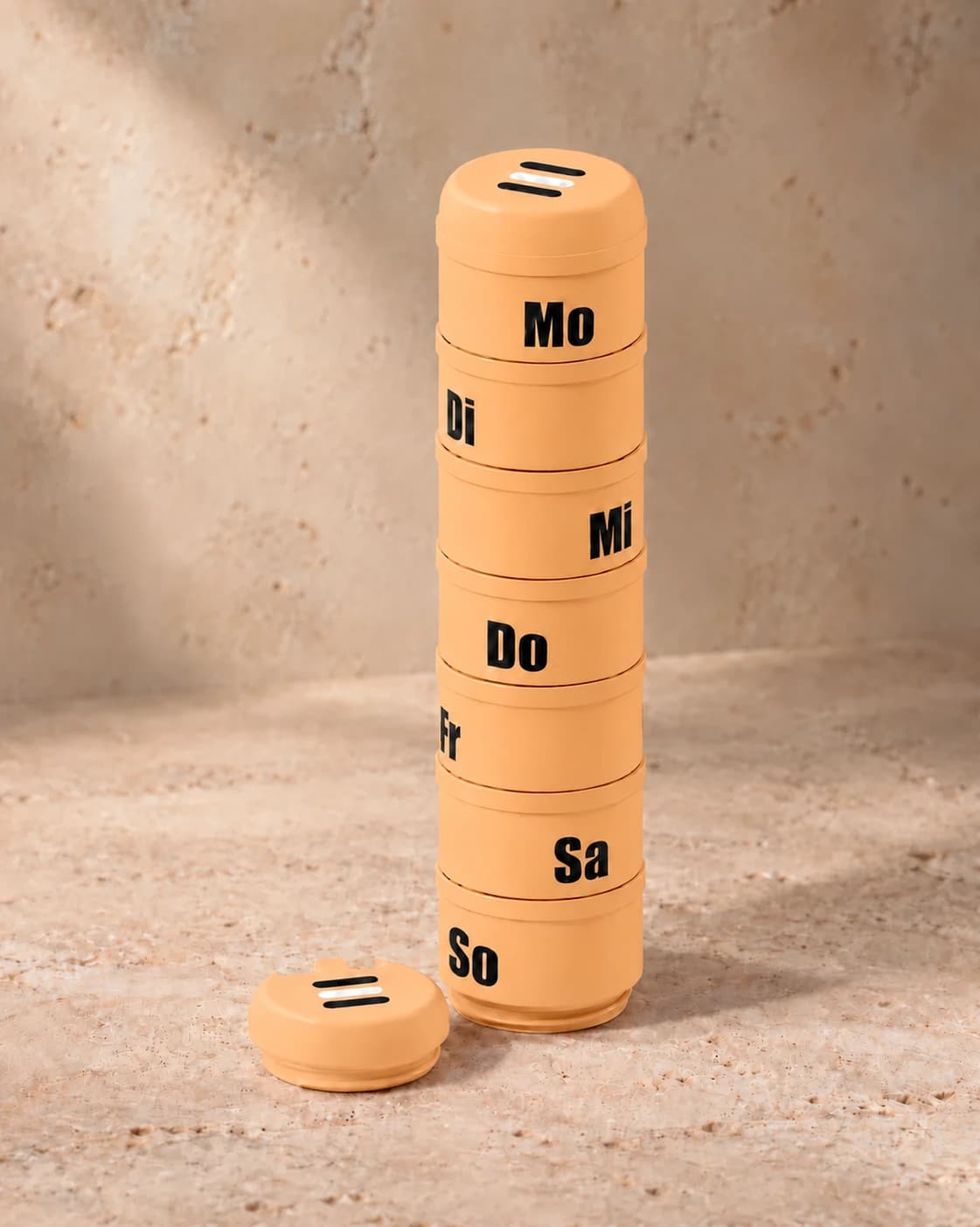 Stapelbare PocketStack Pillendose in Peach mit deutschen Wochentagen und zwei Deckeln